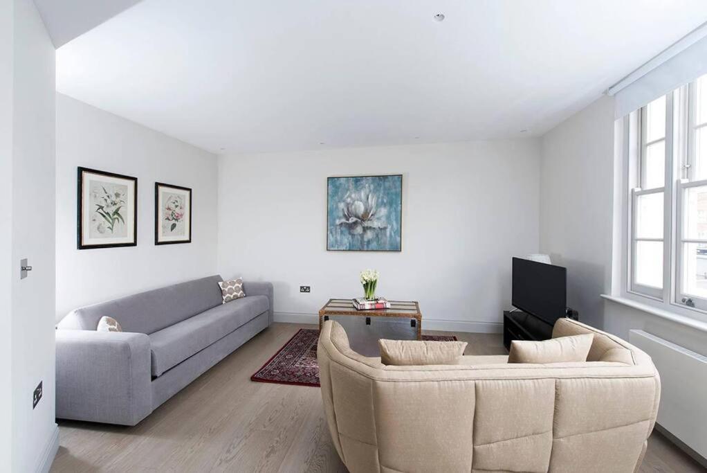 B&B Londres - Recently redecorated spacious and Modern 1BR flat in West London - Bed and Breakfast Londres