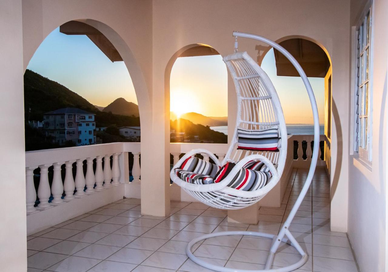876 JA Oasis & Homestay - by Kingston Airport - B&B