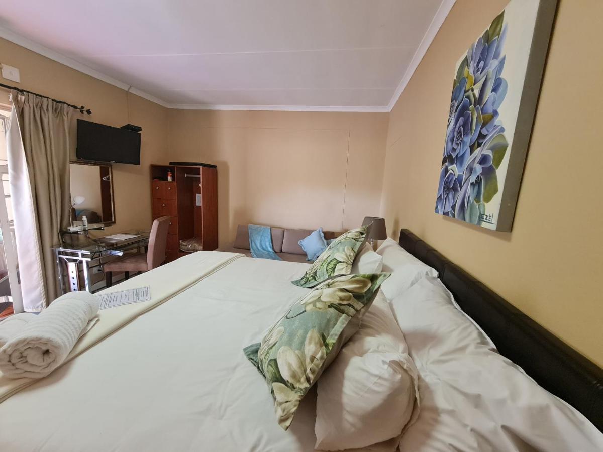 Deluxe Double Room (1 adult + 1 child)