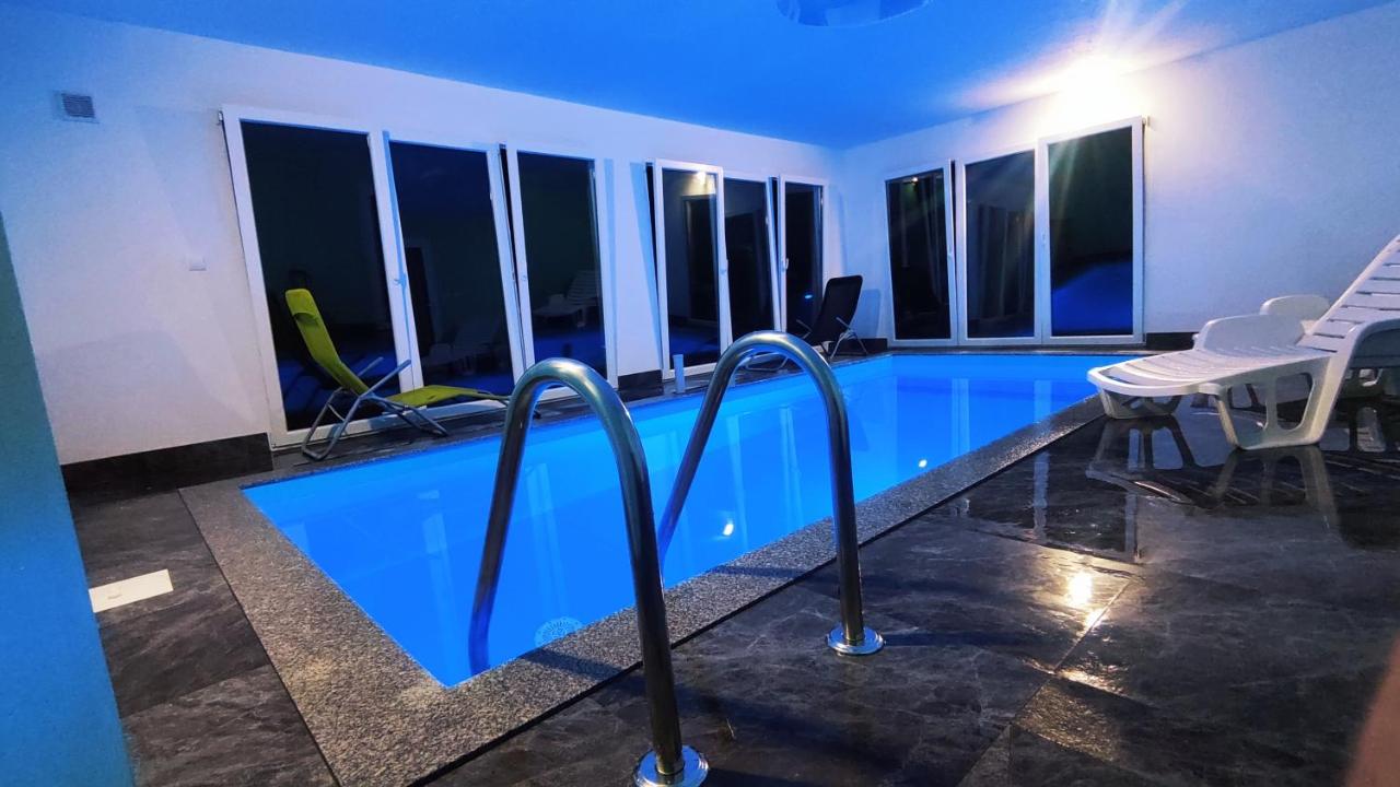 Beverly Hills SPA Pool House - B&B