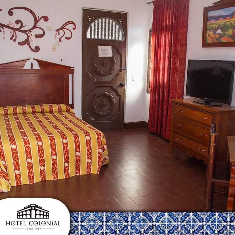 B&B Manzanillo - Hotel Colonial - Bed and Breakfast Manzanillo