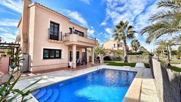 HL 020 Luxury 3 bedroom villa , high standard - B&B