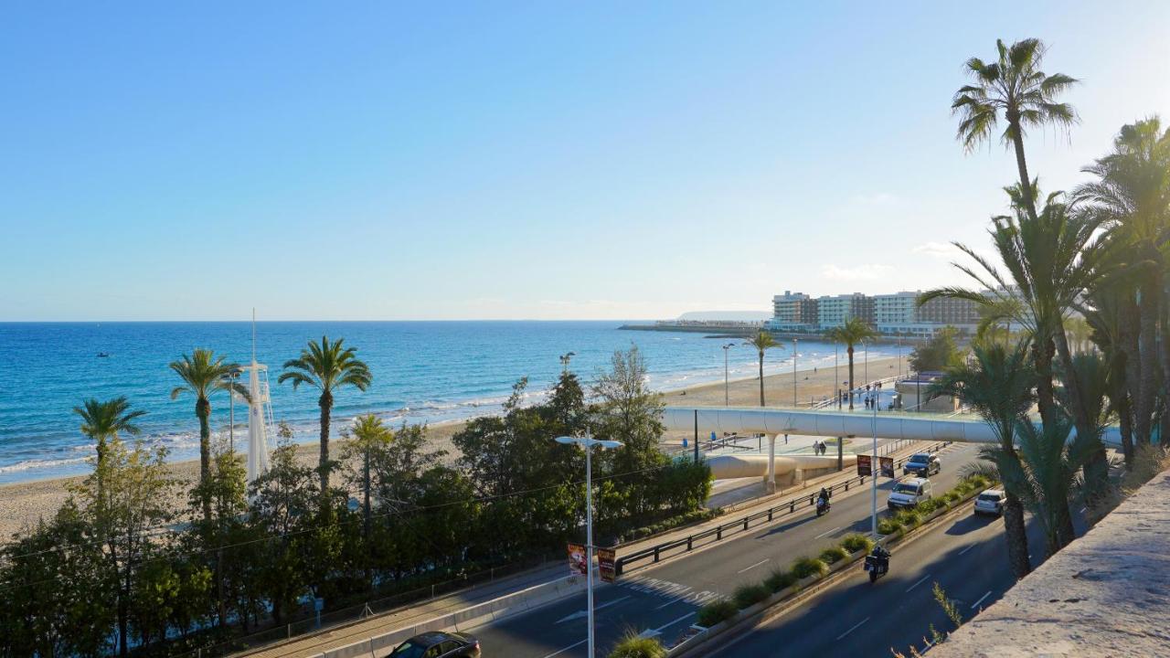 Stylish & Spacious Family Apartment Near Beach & Vibrant Historic Market - B&B