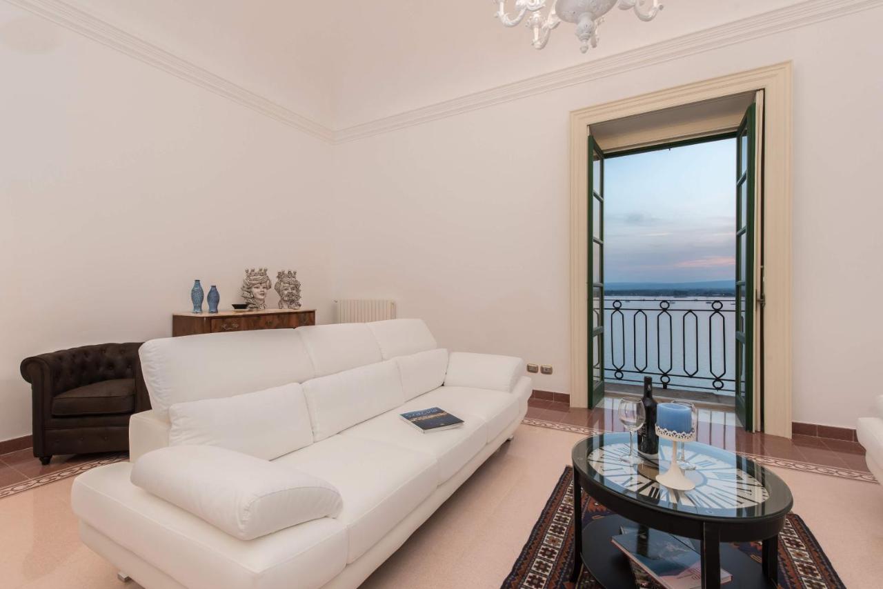 Duomo Seaside Deluxe Apartment by Ortigia Apartments - B&B Siracusa