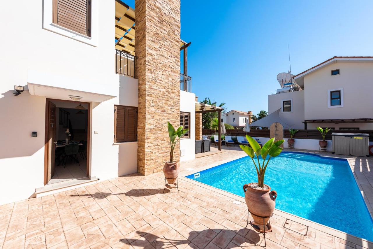 B&B Agia Napa - Villa Iris by Ezoria Villas - Bed and Breakfast Agia Napa