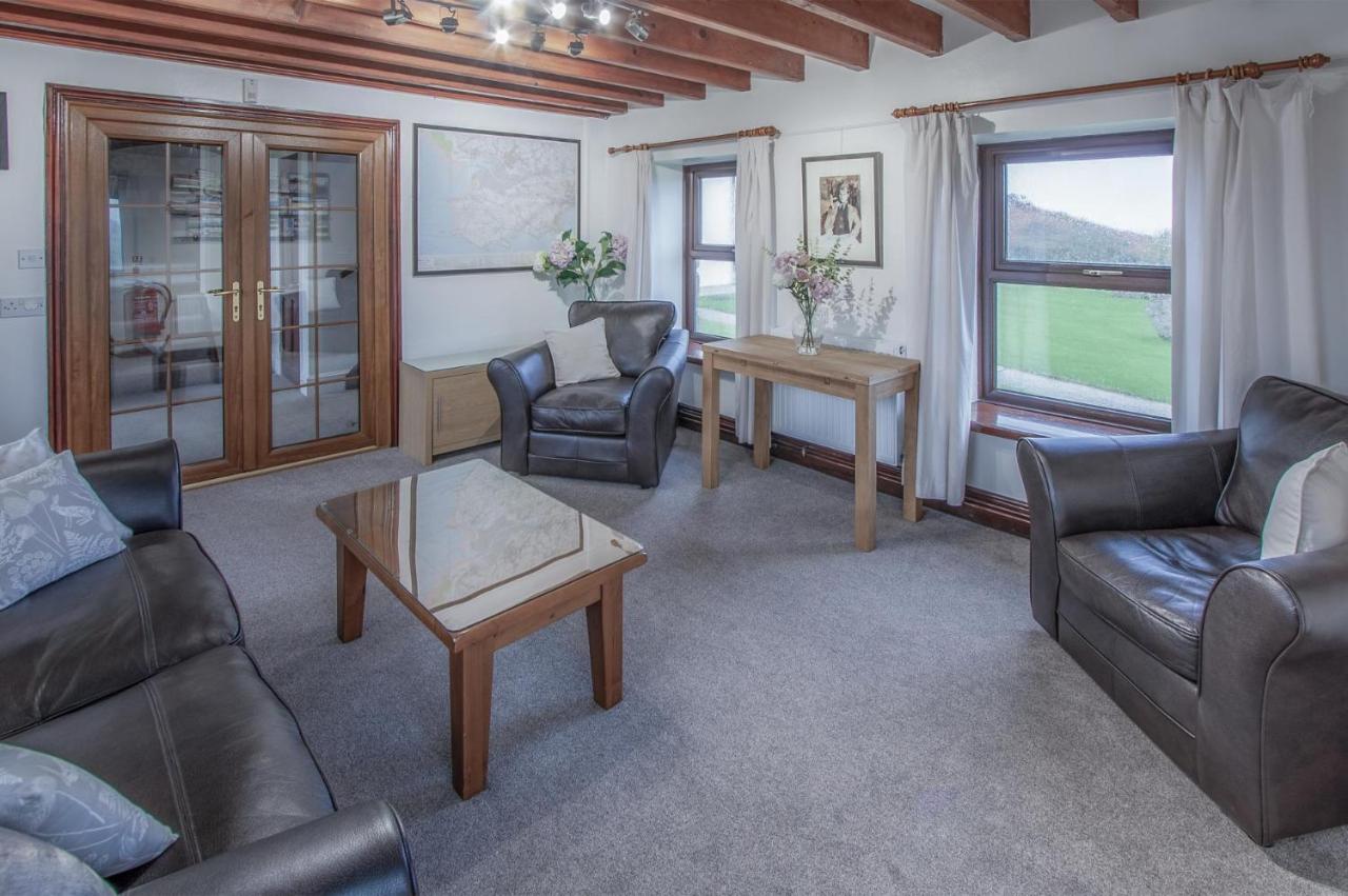 Stormy Castle - 6 Bedroom Sleeps 14 - Llangenith - B&B