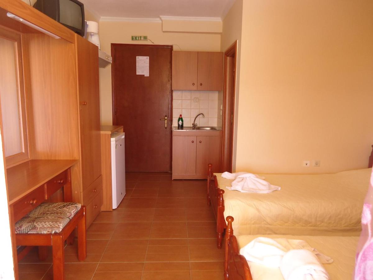Studio (2 Single Beds) with Sea View