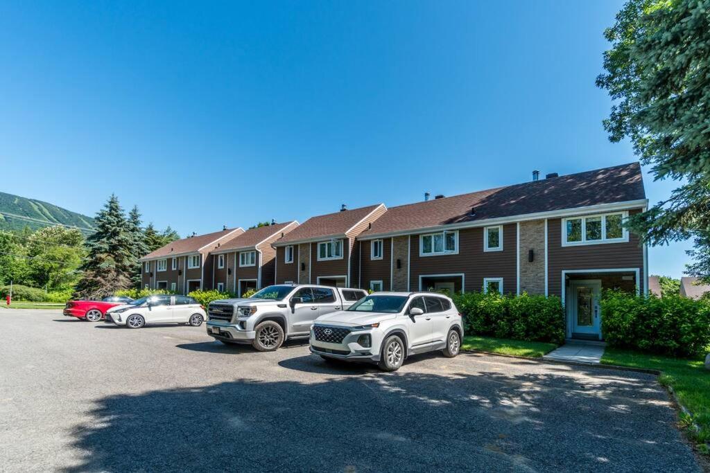 INITIAL - ZÉPHYR - Mont-Sainte-Anne - Bed and Breakfast
