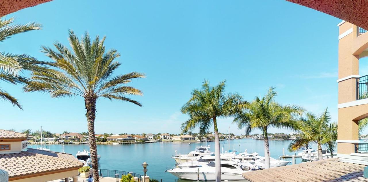 B&B Marco Island - Luxury 3 Bed Condo at Popular Esplanade Overlooking Smokehouse Bay - Bed and Breakfast Marco Island