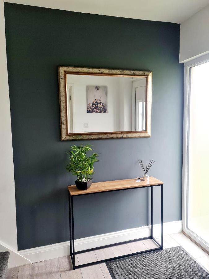 Charming 3BR Home, Sleeps 5, Contractor Stay-Friendly, Near M25, Free Parking - Ferienwohnung Slough