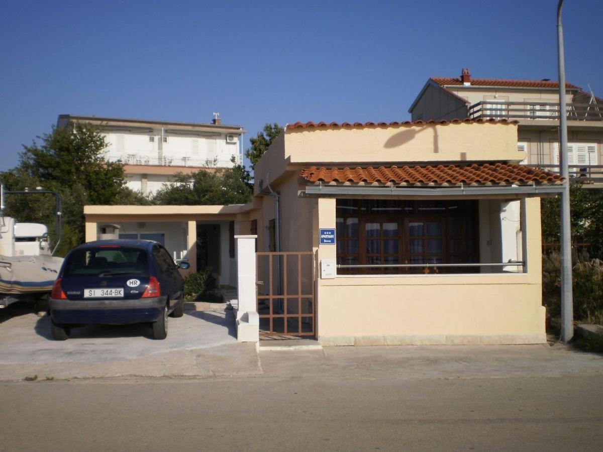 B&B Brodarica - Apartments Vito - 10 m from sea - Bed and Breakfast Brodarica