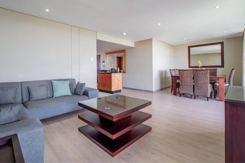 Executive apartment at Ushaka Marine - 95 Spinnaker - B&B