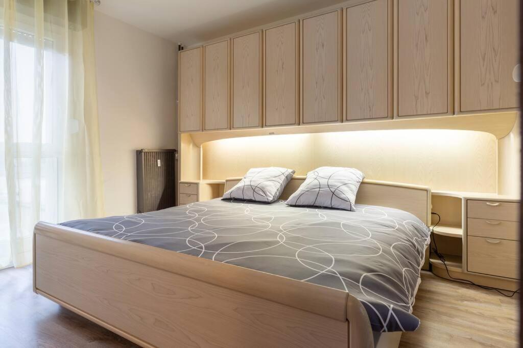 Superbe appartement spacieux avec parking gratuit - B&B