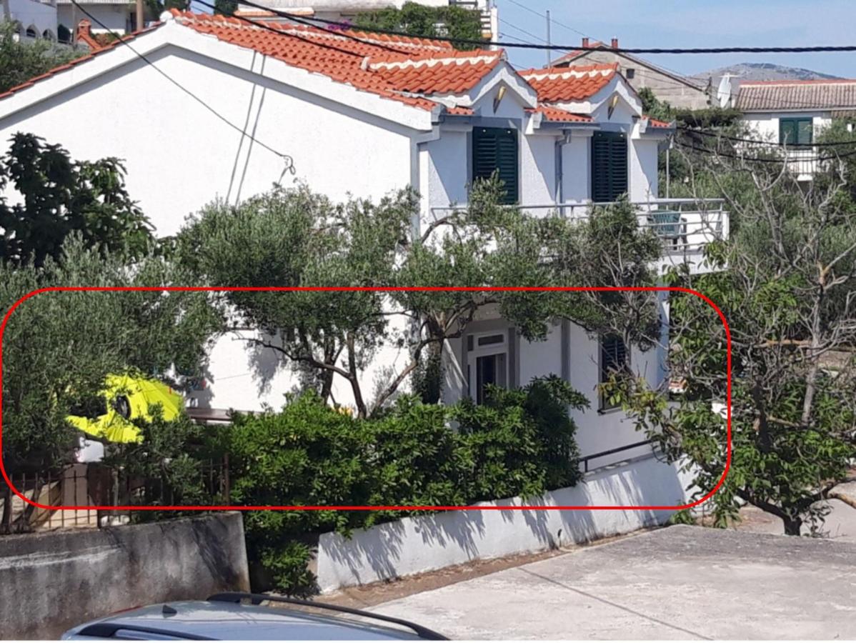 Apartments Lucija 2 min walk to the beach - B&B Trogir