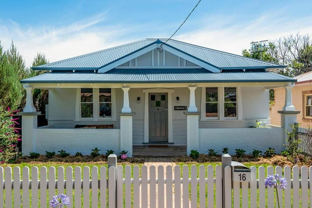 B&B Mudgee - Sunny Federation Charm in Central Mudgee at Bunbinya - Bed and Breakfast Mudgee