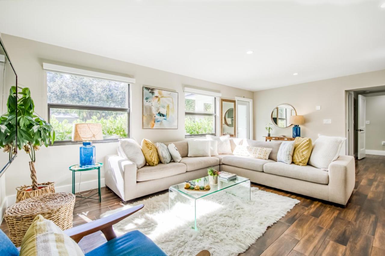 Mid-Century Modern Oasis - Ferienwohnung