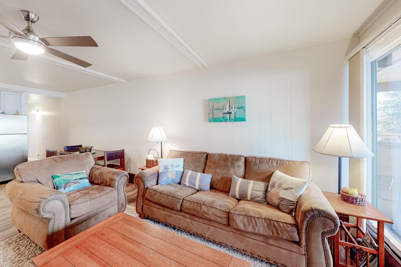 Lakeside Mountain Retreat - B&B