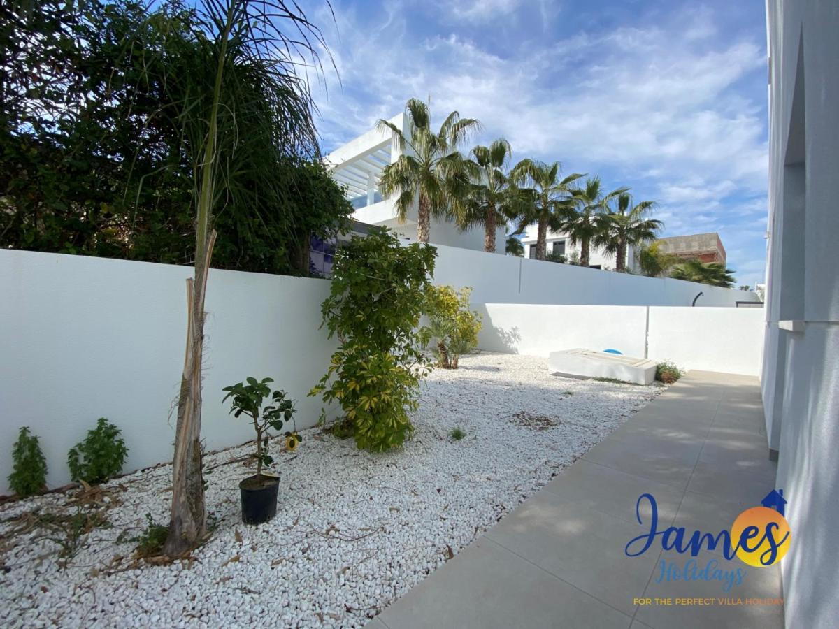 Luxurious Villa Private Pool La Marina Urb LM3 - Chambres d’hôtes