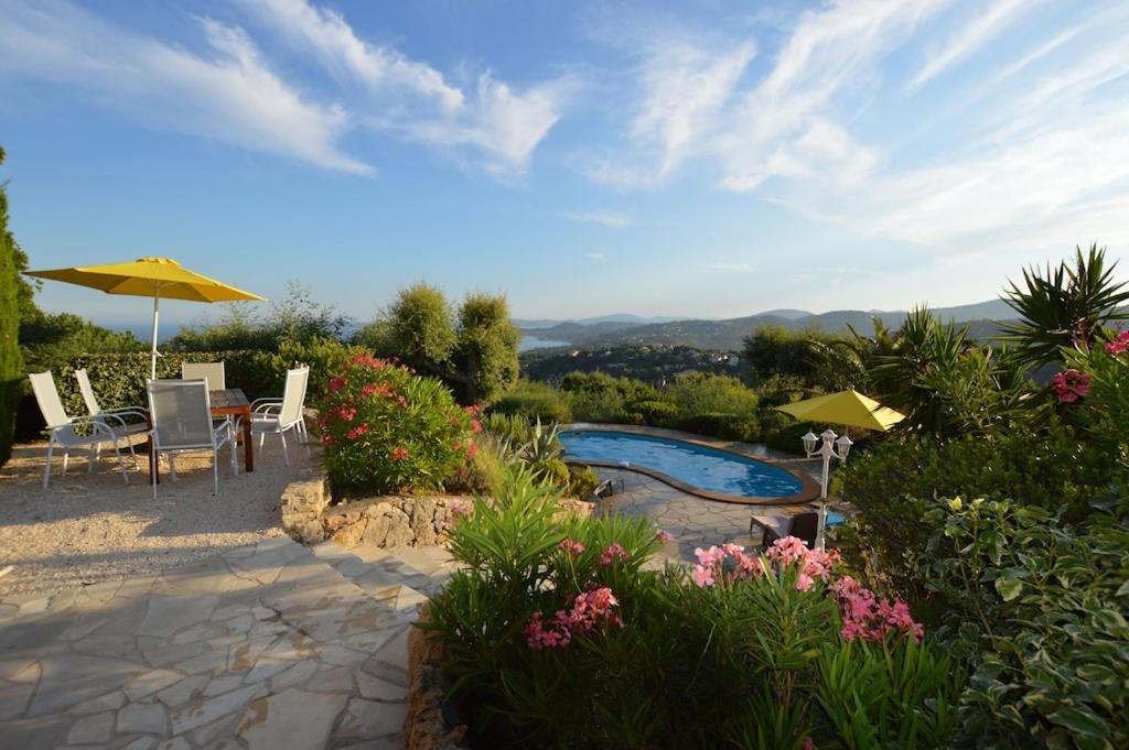 Charmante Villa mit Pool und Panorama-Meerblick in den Golf von Saint-Tropez - Villa Montmajour - Chambres d'hôtes Les Issambres