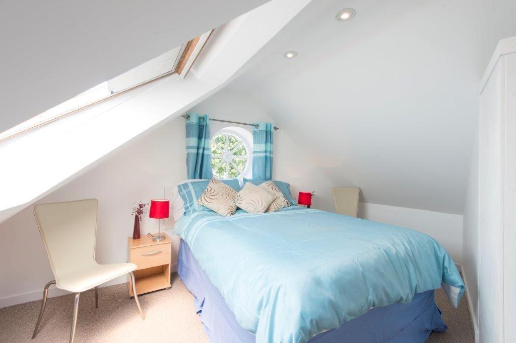One-Bedroom Apartment with Terrace