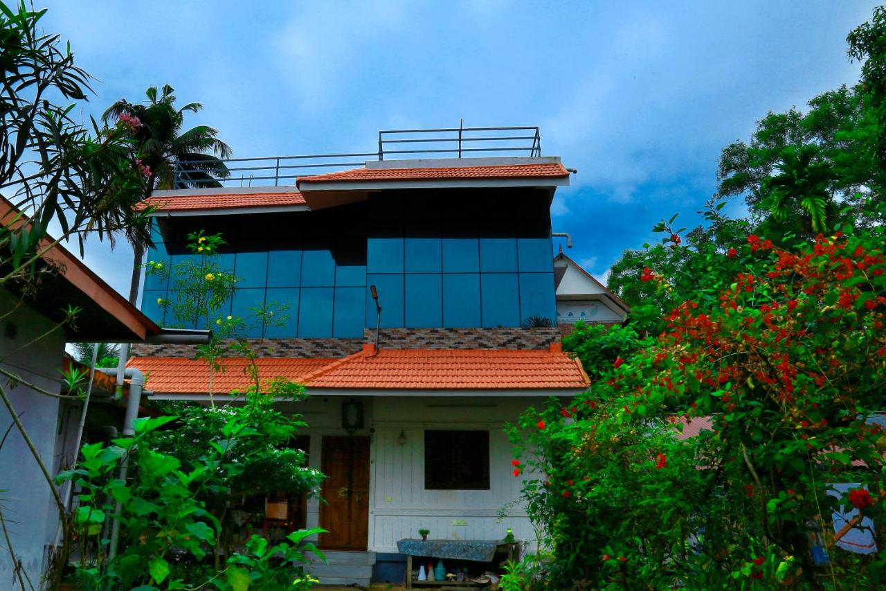 Royal Holidays - B&B Alappuzha