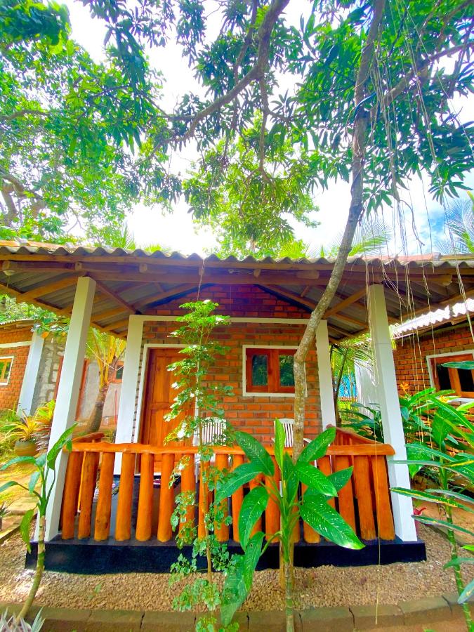 B&B Tangalle - Isuru Cabanas and Restaurant - Bed and Breakfast Tangalle