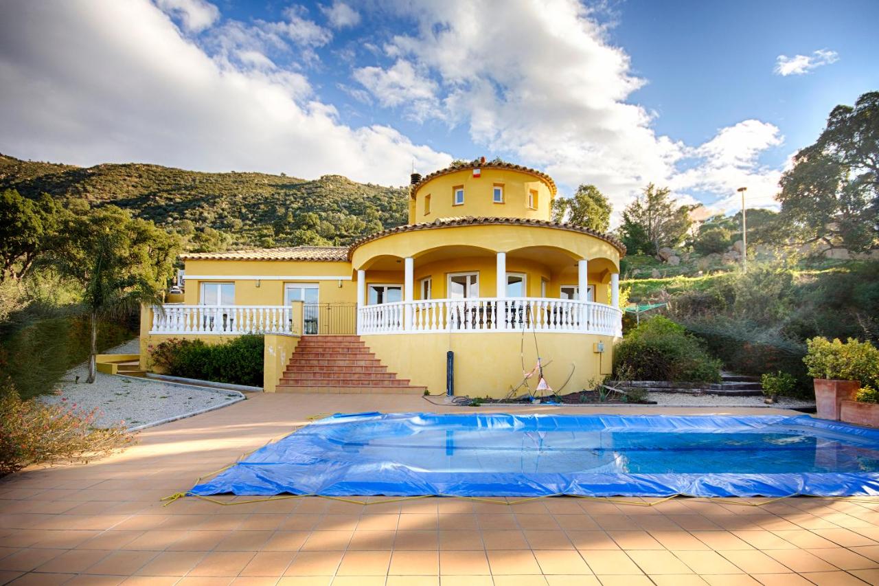 Casa Albera - with pool and fantastic views - B&B