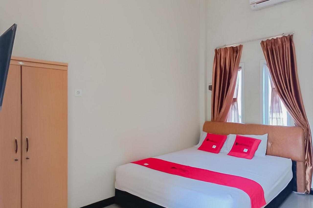 B&B Balikpapan - RedDoorz At Pelangi Guest House - Bed and Breakfast Balikpapan