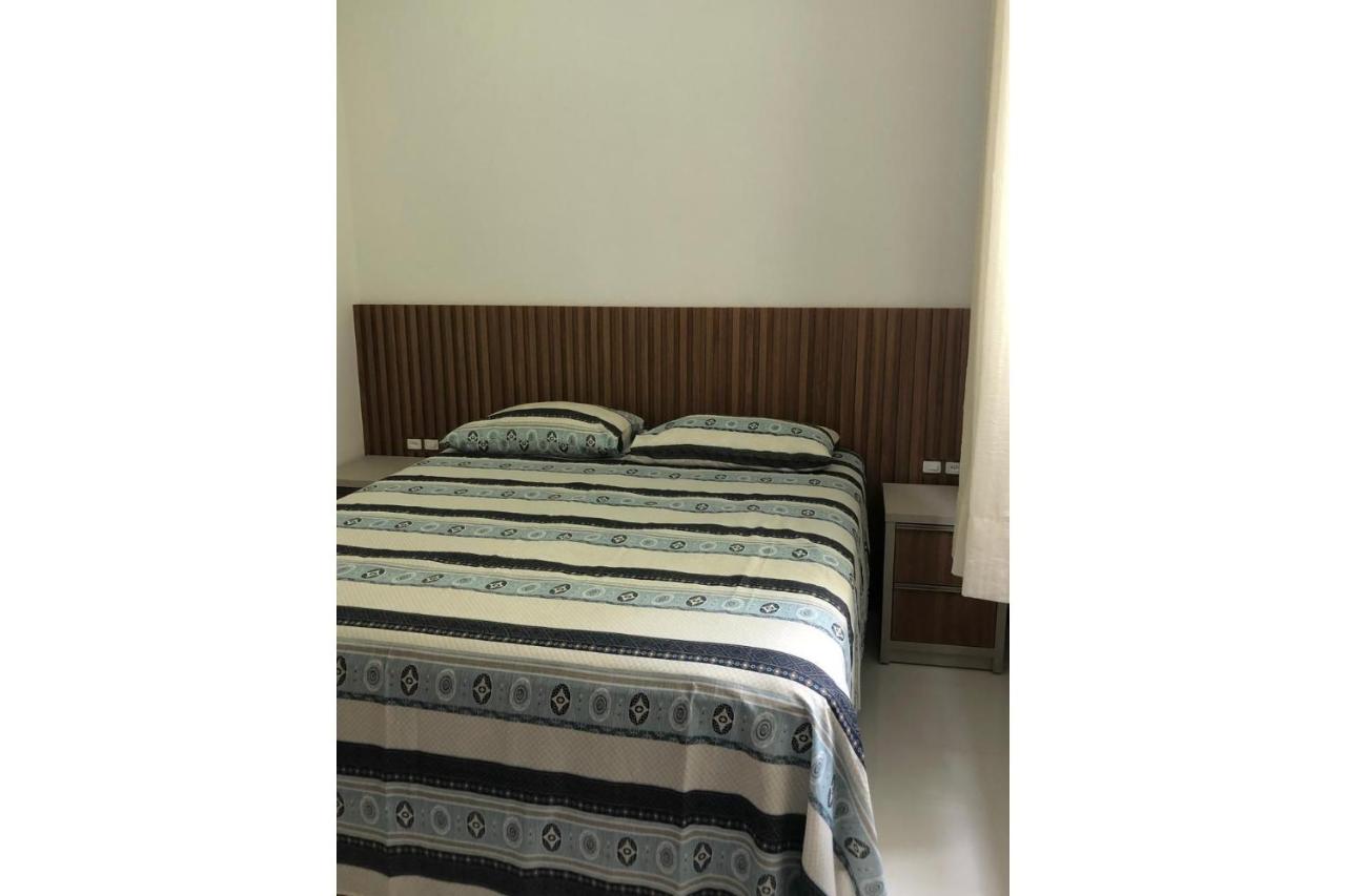 Apto Almeida Moraes 2 suítes Meia Praia - Chambres d’hôtes Itapema