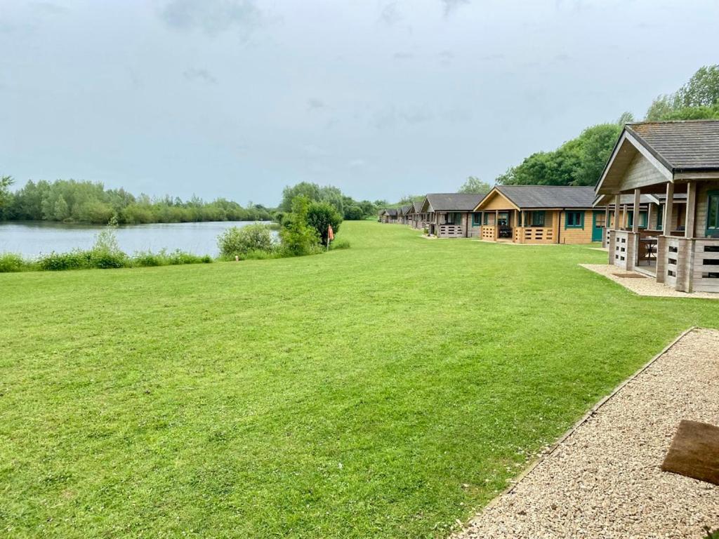 B&B South Cerney - Tufty Lodge, Lake Pochard lodge 9 - Bed and Breakfast South Cerney