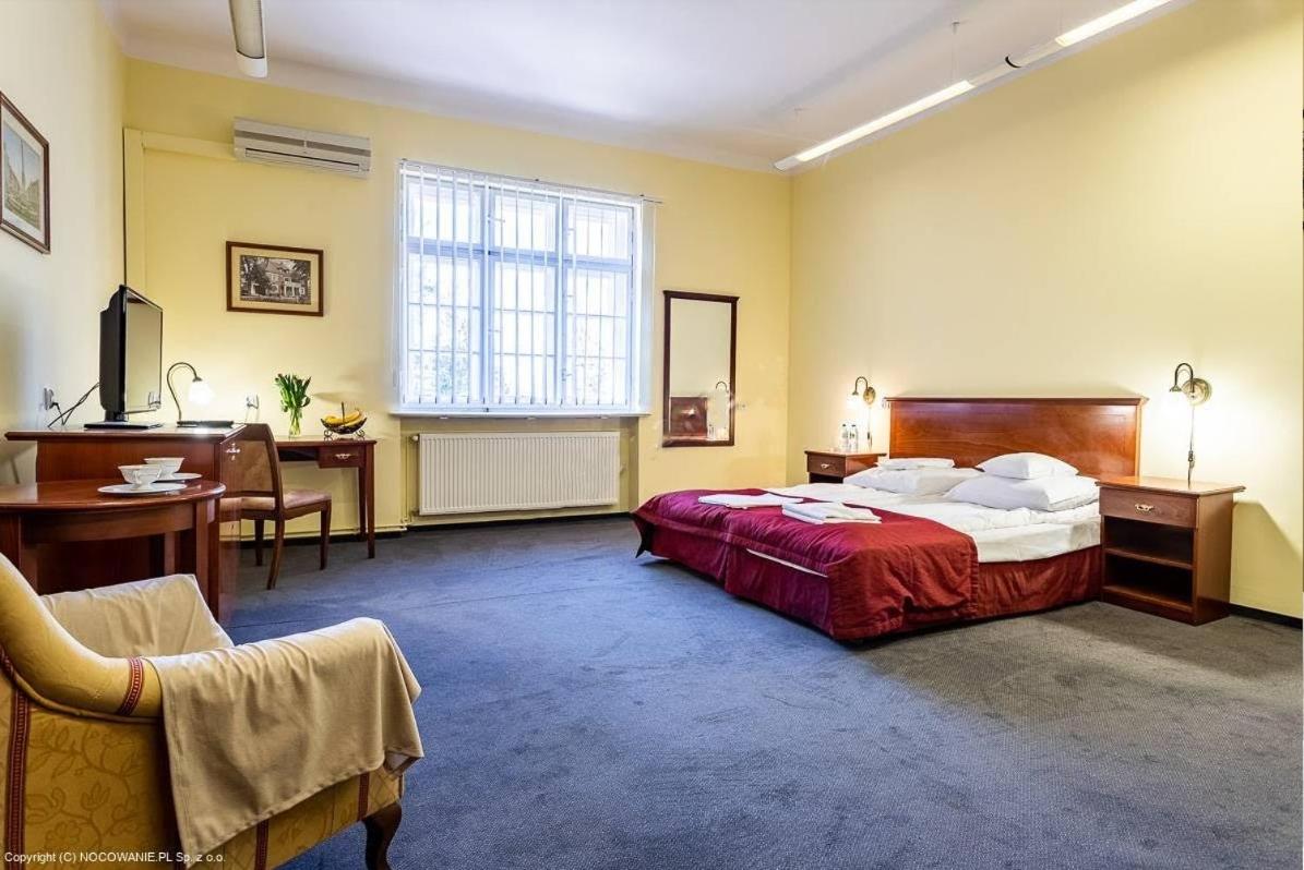 Double or Twin Room with Lake View