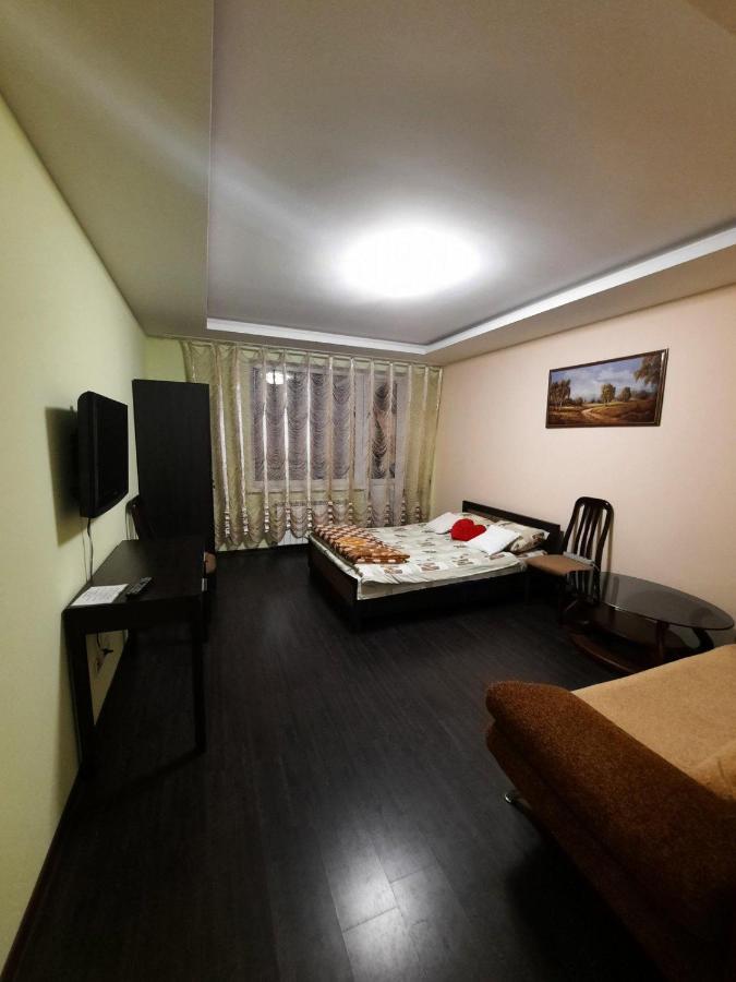 Шикарная 2к квартира Центральный парк Университет 70м - B&B Irpin