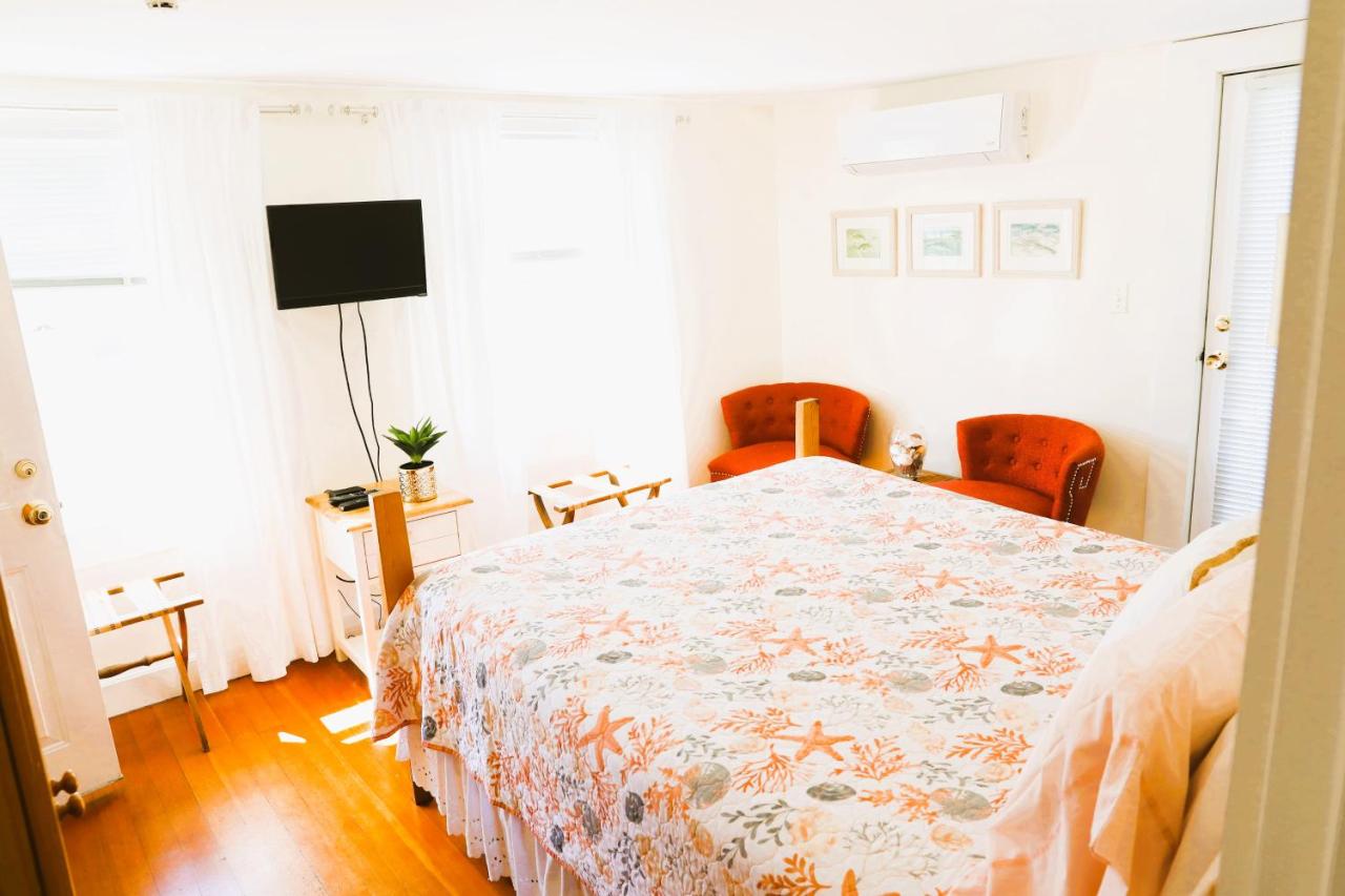 Queen Room with Balcony #201 