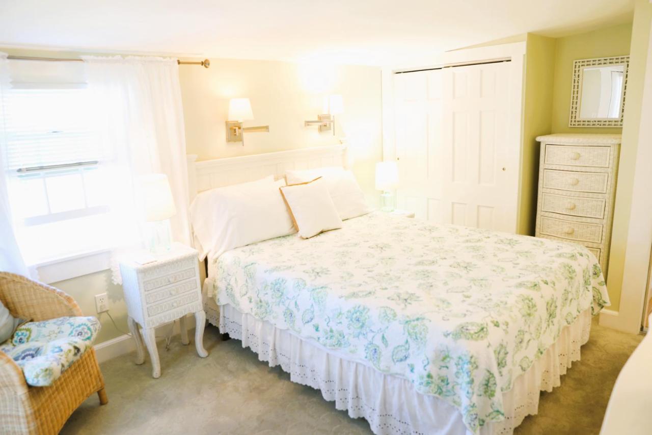 Queen Room with Balcony #303 