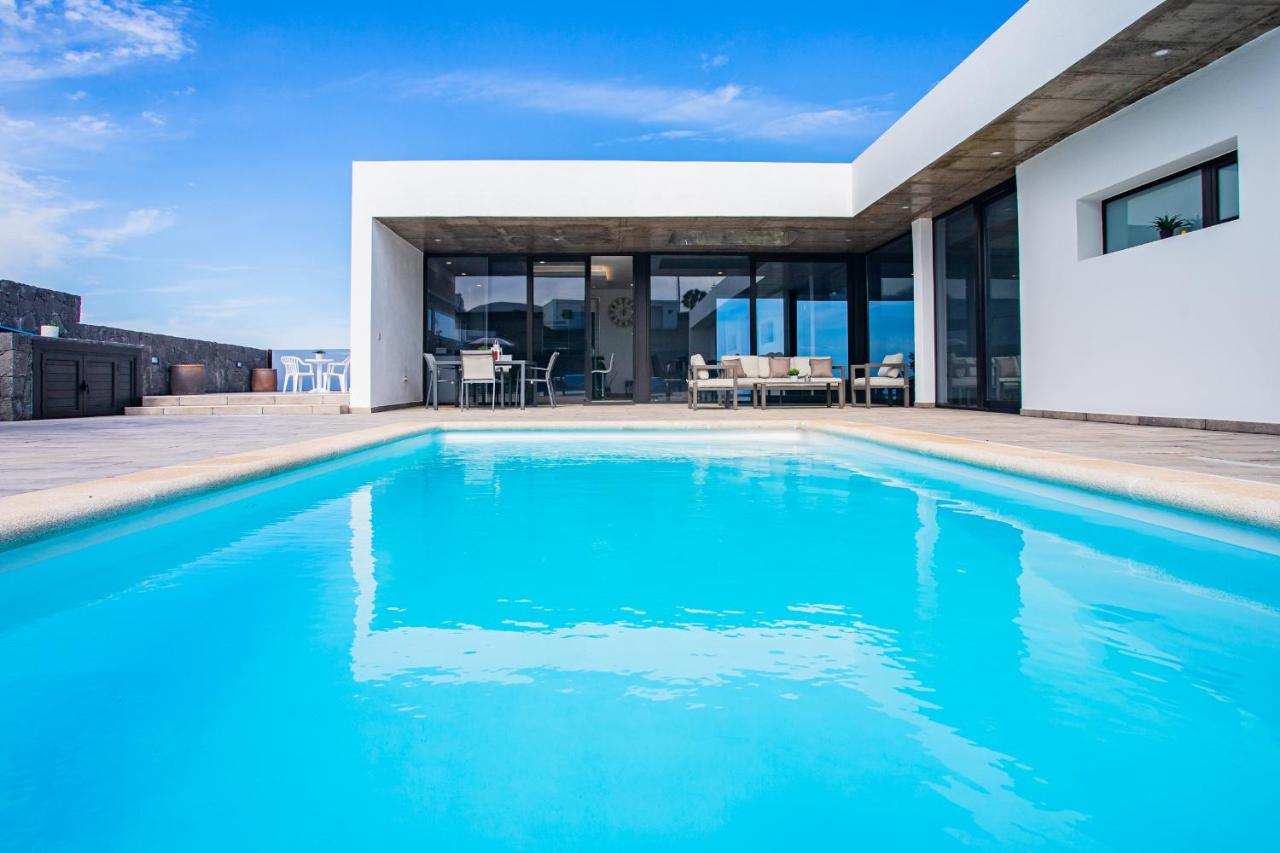 B&B La Costa - Eslanzarote Eco Villa Tony, heated pool, jacuzzi, Sat tv, Super wifi - Bed and Breakfast La Costa