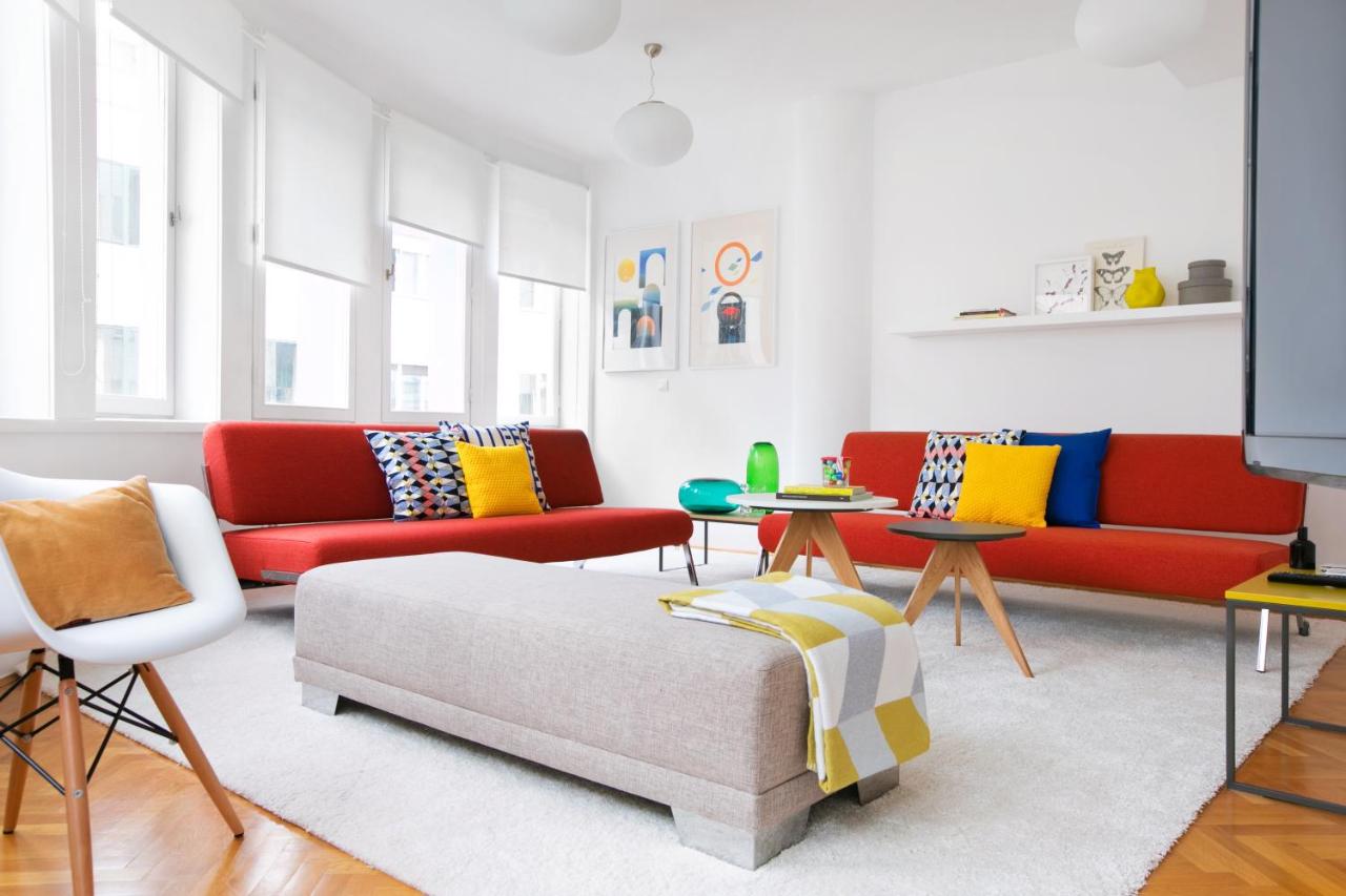 Apartamento de 3 dormitorios con balcón - Calle Bogoviceva, 1