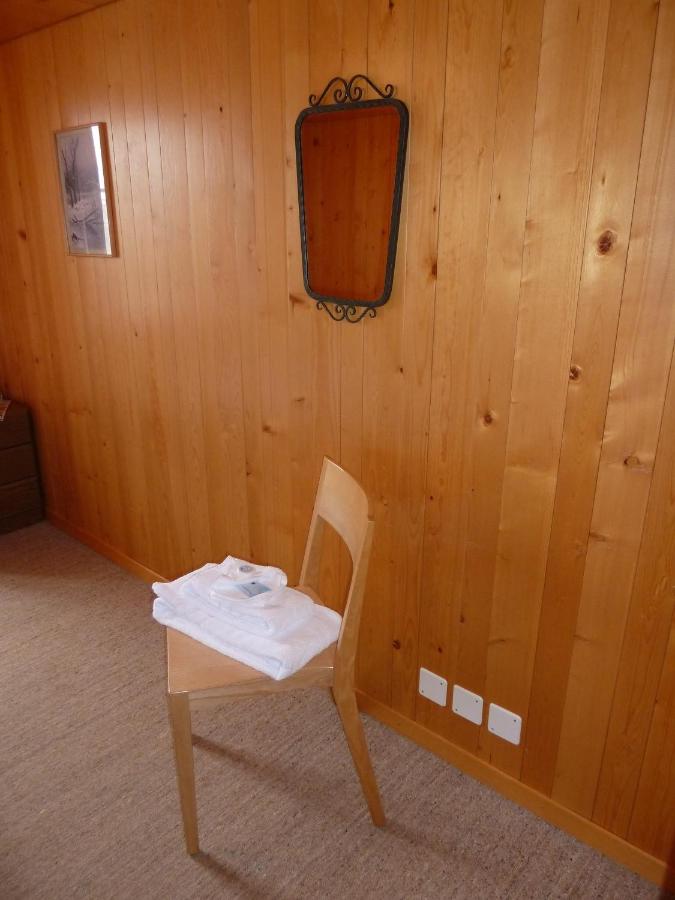 Chambre Simple avec Toilettes et Douche Communes