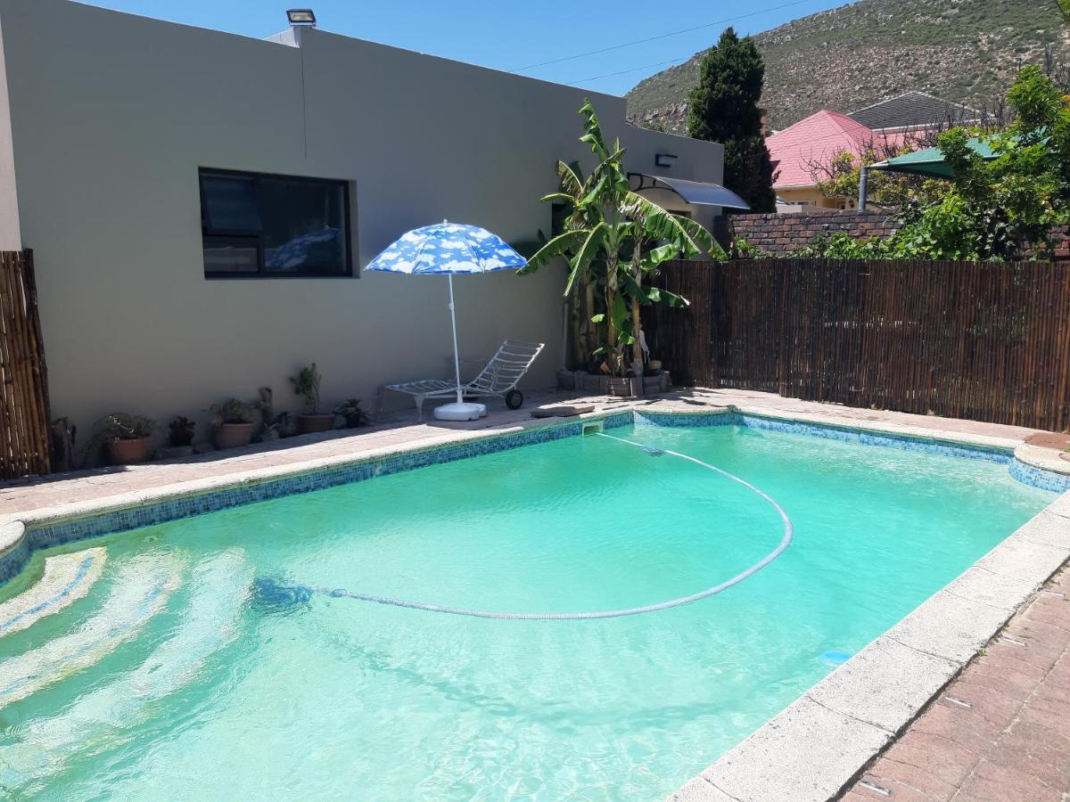 B&B Fish Hoek - The Pool Cottage - Bed and Breakfast Fish Hoek