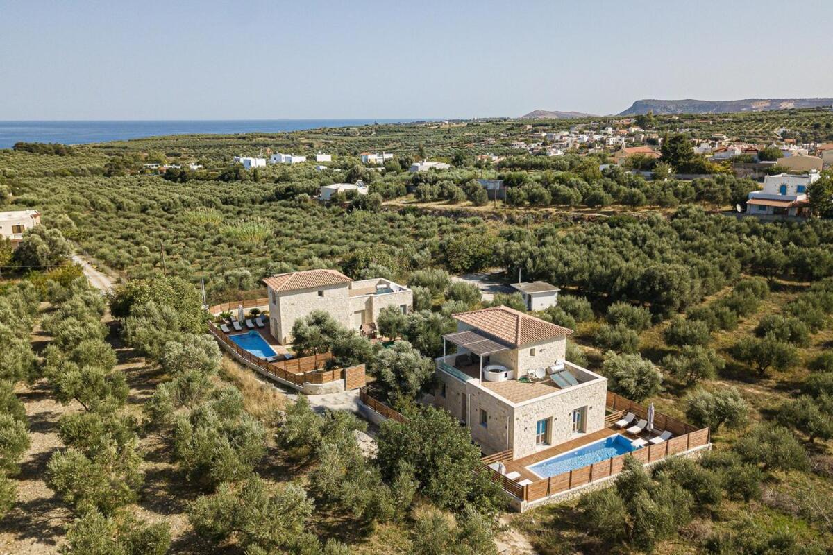 Villa Vera - With Private Heated Pool & Jacuzzi - B&B