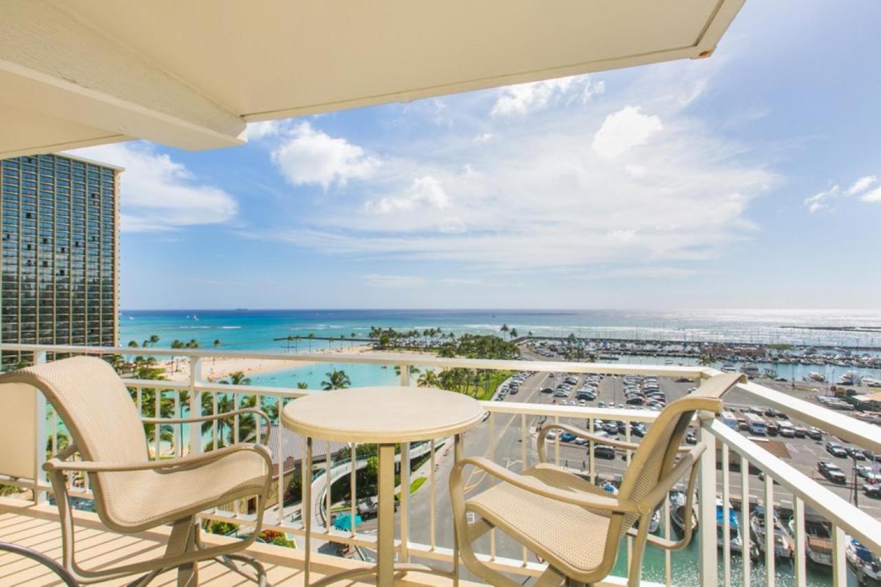 Ilikai Tower 943 Yacht Harbor View 2BR - B&B