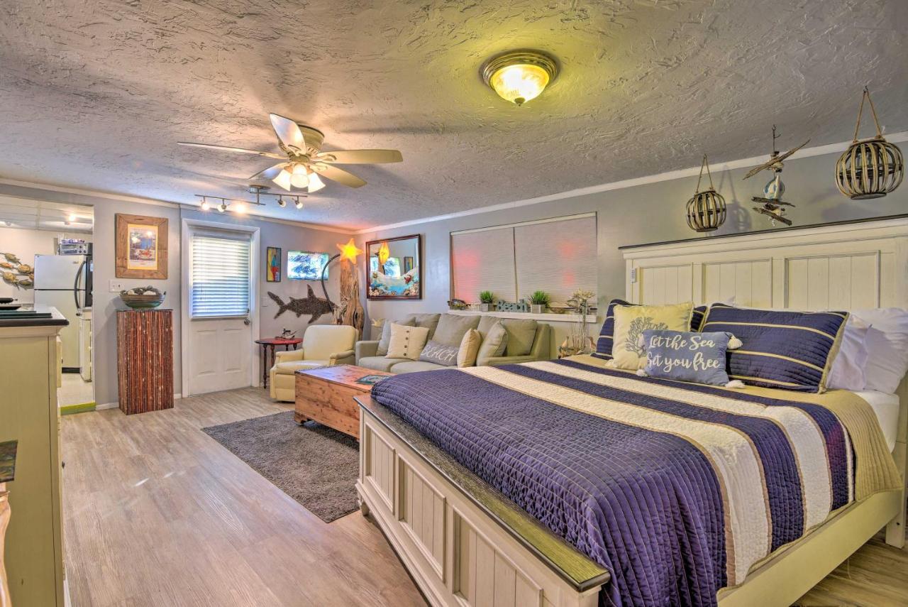 8 Mi to Beaches Artistic Bradenton Studio with Yard - B&B Bradenton