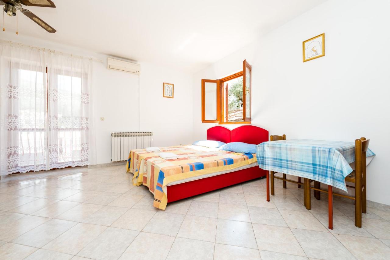 Studio with Sea View - no 1