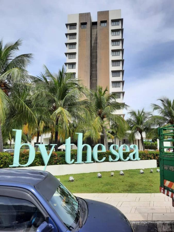 TESS - By The Sea, Batu Ferringhi Penang - B&B