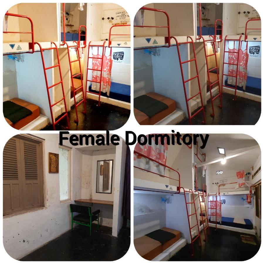 Lit dans Dortoir pour Femmes de 6 Lits