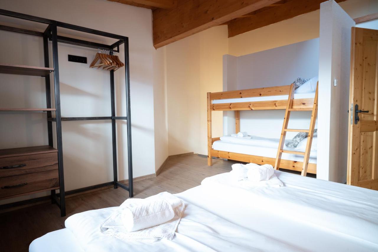 Apartment with Mountain View