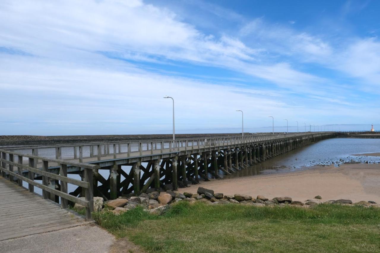 The Anchorage - sea views and beach on doorstep - B&B