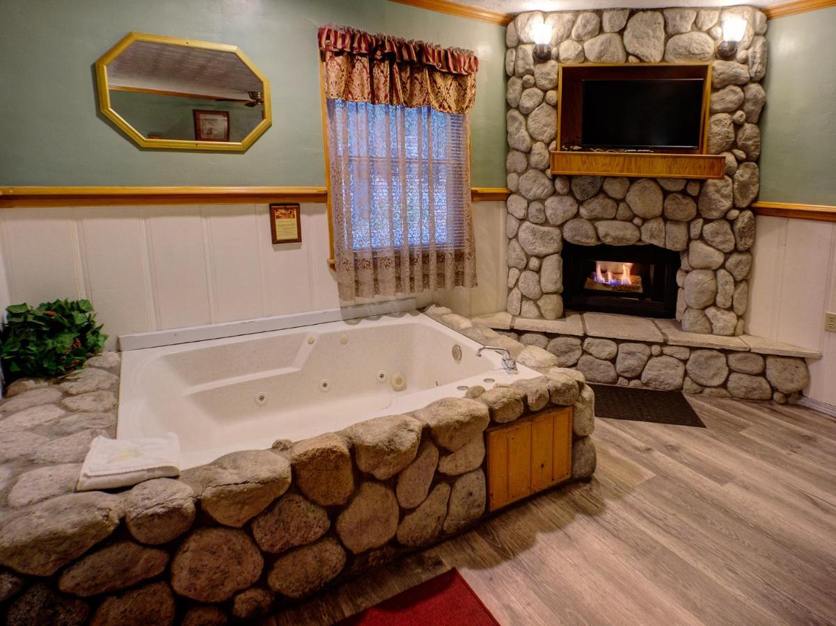 King Studio with Jacuzzi Bathtub