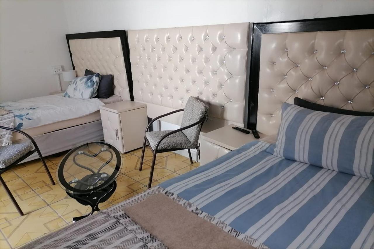 Camera Doppia con Letti Singoli