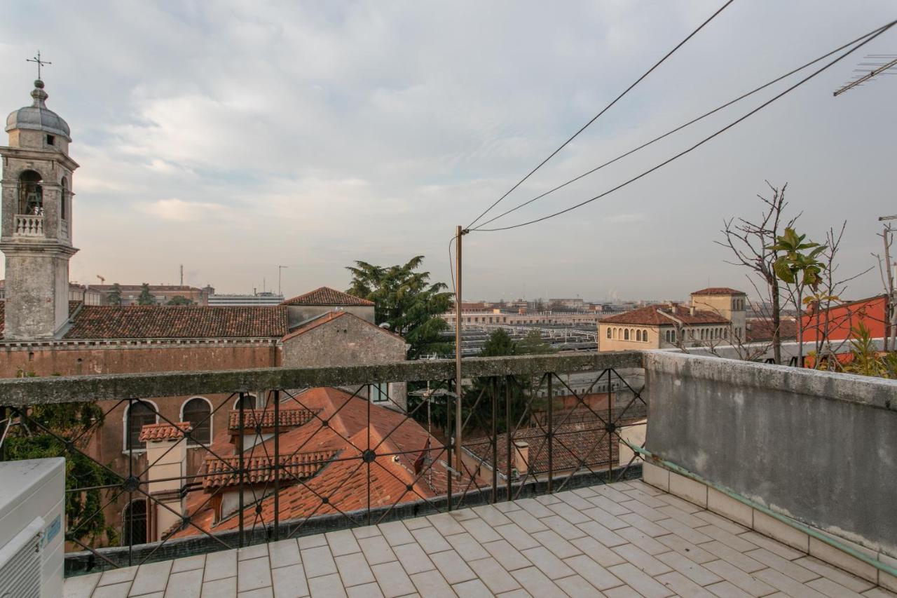 Venice Lance with Lift, 2 minutes walk from the train station - Ferienwohnung