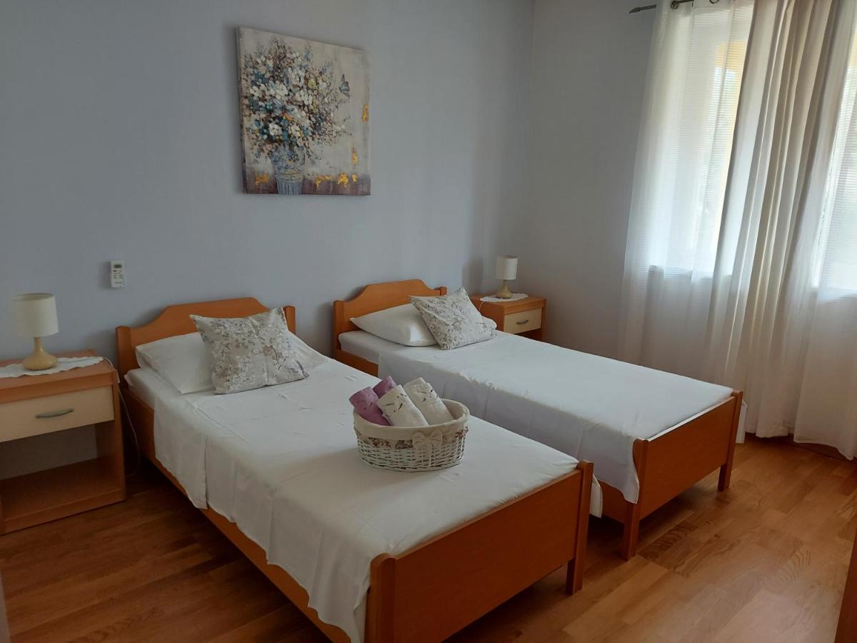 Tweepersoonskamer met een Eigen Externe Badkamer